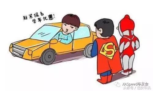 学车受不了气跟教练打起来了,驾校练车教练差点被车撞上墙