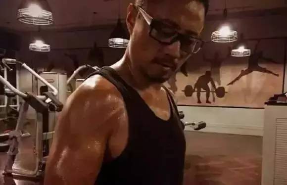 大长腿、六块腹肌，《人民的名义》中大叔居然都是跑步达人