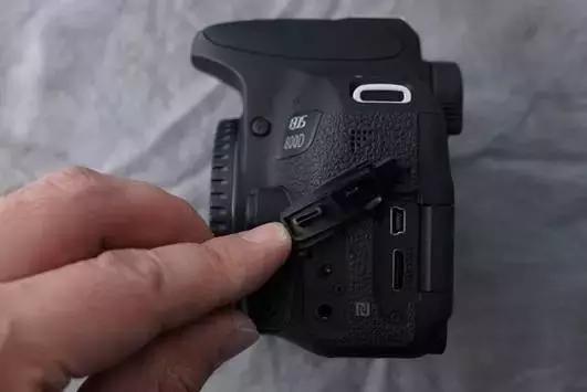 佳能800d与77d哪个更好有什么区别,佳能77d和佳能800d哪个值得入手