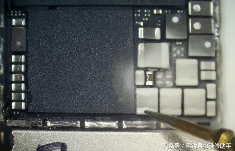 iphone7装前置摄像头白苹果重启,iphone7一直白屏无限重启还原