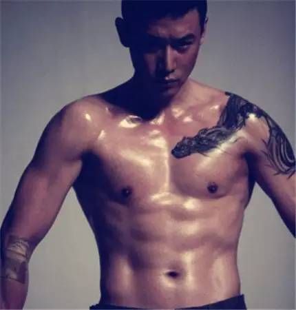 大长腿、六块腹肌，《人民的名义》中大叔居然都是跑步达人