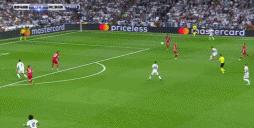 欧冠半决赛莱万对战c罗,莱万9分钟大四喜血虐皇马