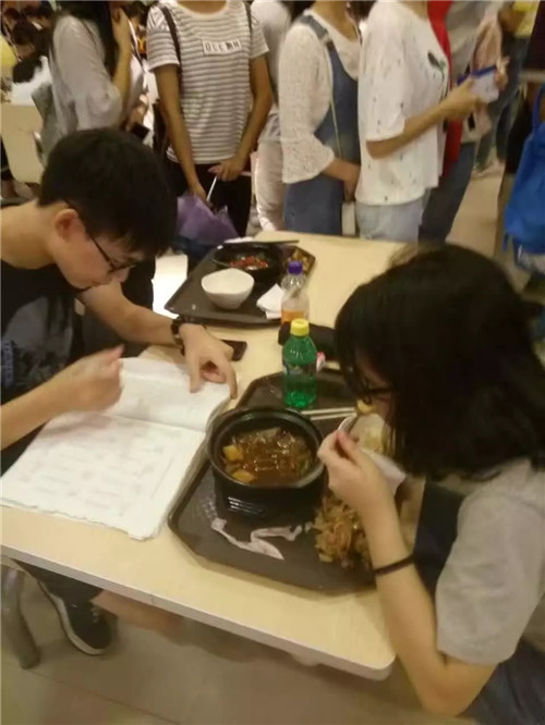 上海排队一小时才能吃到的甜品,上海排队7小时吃到的网红面包