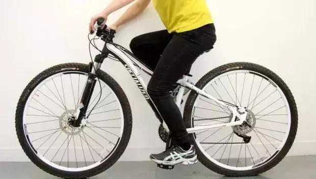 膝盖骑车被风吹疼怎么缓解,骑车跌倒膝盖疼贴膏药能好吗