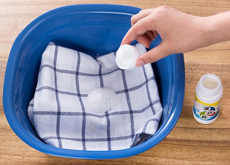 白衣服有的黄点怎么样洗掉,白衣服被染上其它颜色怎么能洗掉