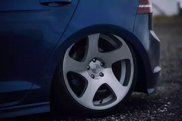 本想把EVO卖掉跳出改装坑，买了高尔夫7R后却又重新“吸毒”