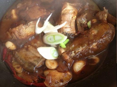 大蒜烧鲶鱼一般要烧多少分钟,大蒜烧鲶鱼要去黏液嘛