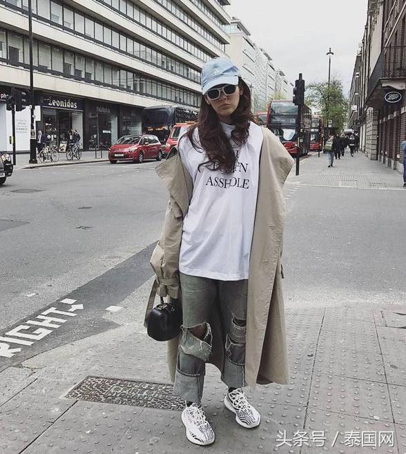 泰国时尚教主Chompoo花16万泰铢买及腰长靴!