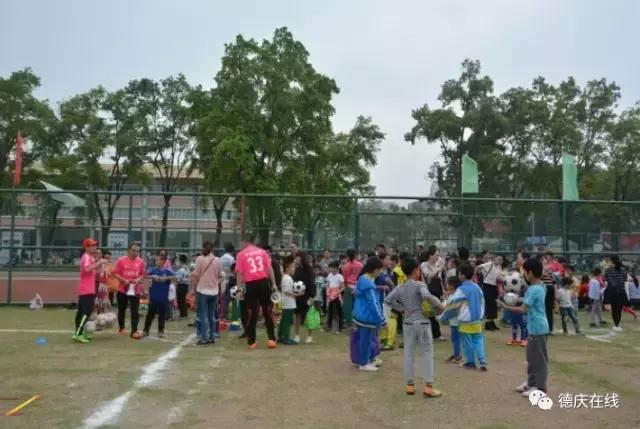 小孩学踢足球视频,小朋友学踢足球视频