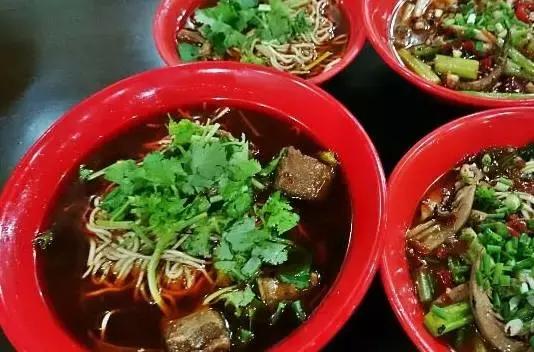 重庆城内好吃的当地餐馆,重庆城的面吃一碗少一碗
