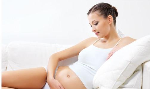 胎儿发育过程中孕妇会轻微腹痛吗,5个月胎死腹中孕妇有危险吗