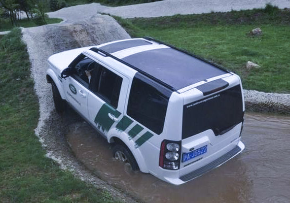 汽车排气管：排气的时候怎么还排出水来了