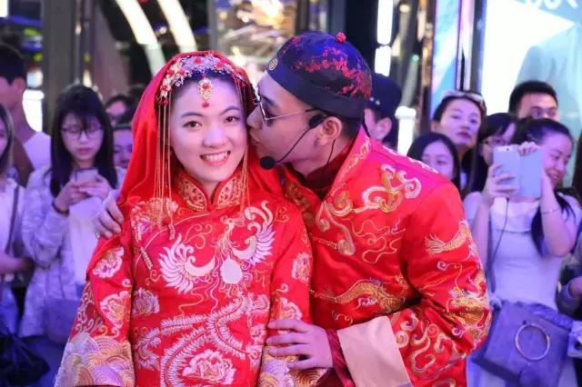 “遭受”十万伏特暴击!20只皮卡丘惊喜出没,要被萌哭了!