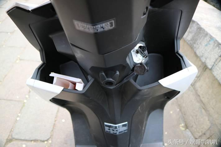 好看的新大洲本田裂行美图,本田裂行125与本田nx125哪个好