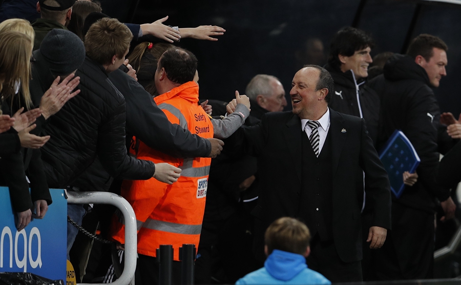 球迷抗议内外交困？贝大师只用了一个赛季就拯救了旋涡中的纽卡！