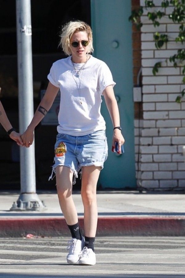 有一种球袜，穿上不是去踢球而是去露腿，杨幂江疏影都这么干！