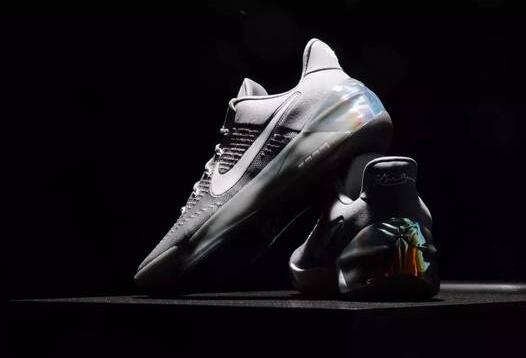 科比真正意义上的第一双耐克鞋,盘点科比的每一双球鞋