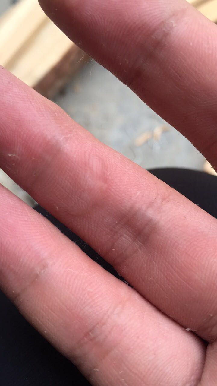 怎么给狗狗做个简易的狗窝,如何自制狗狗户外防雨大型狗窝