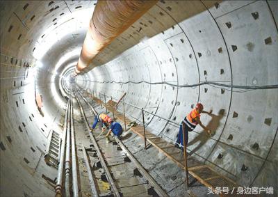 早点晚报：郑州航展今日飞天！郑报融媒现场直播，扫码就能围观