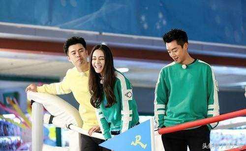 选妈妈还是选父母的视频,记者问迪丽热巴选陈伟霆还是罗晋