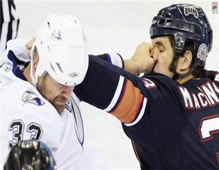 冰球赛为何经常变成拳击赛,冰球变成拳击赛