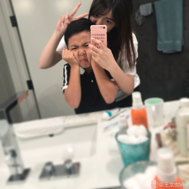 王中磊老婆为儿子庆生,王中磊18岁儿子近照