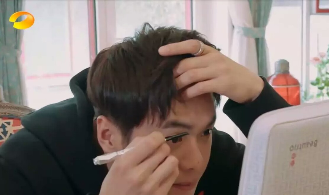 张若昀的粉底,花少张若昀娜扎江疏影