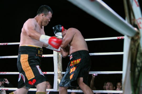 拳击李小龙和泰森比赛视频,张君龙对阵泰森