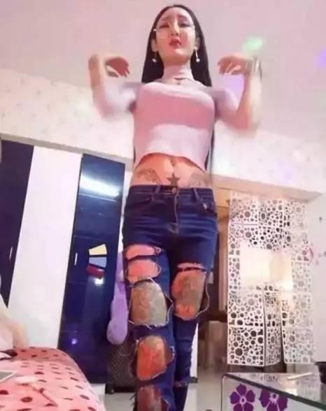 一眼就秒杀刘梓晨的“鱼精女”，看她整容后的脸感觉今晚会做噩梦