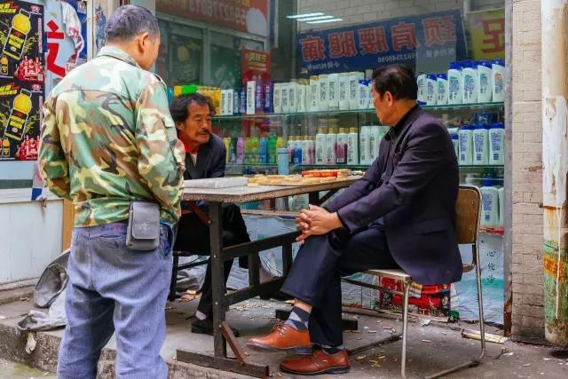 4万人住在距离光谷2公里外的小何西村，却从未对它说一声谢谢