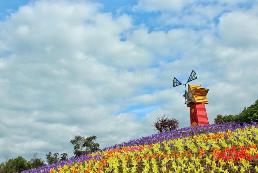 华蓥双枪老太婆雕像搬哪里,四川广安华蓥双枪老太婆图片