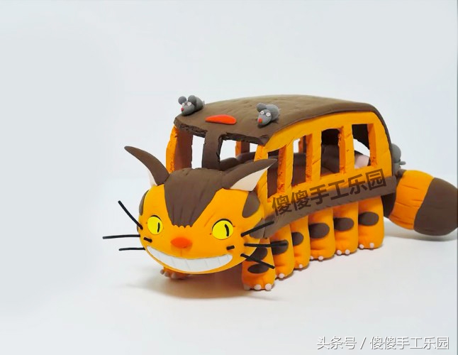 创意diy粘土制作,还记得宫崎骏动画里的(龙猫)猫巴士吗