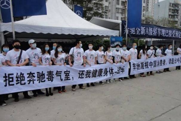 臭脚可以用盐水泡脚吗,臭脚用盐有用吗