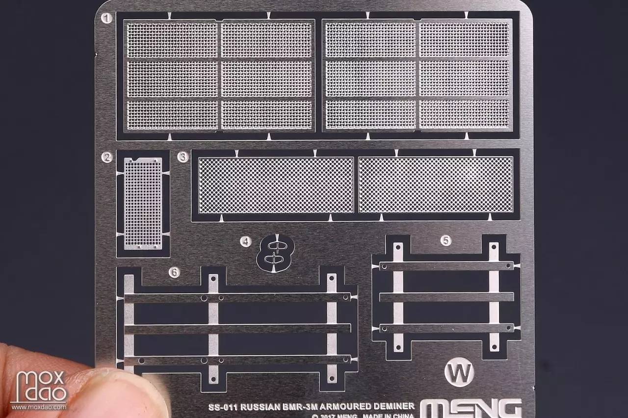 MENG出品的俄罗斯BMR-3M装甲扫雷车｜板件开盒