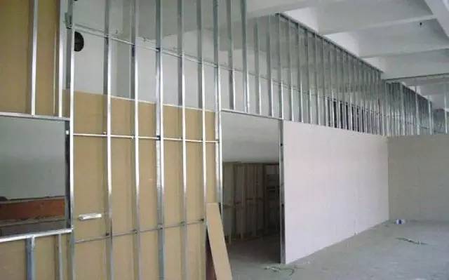 墙体隔断用砖砌还是轻钢龙骨结构,双层玻璃隔断与做墙体哪个便宜点