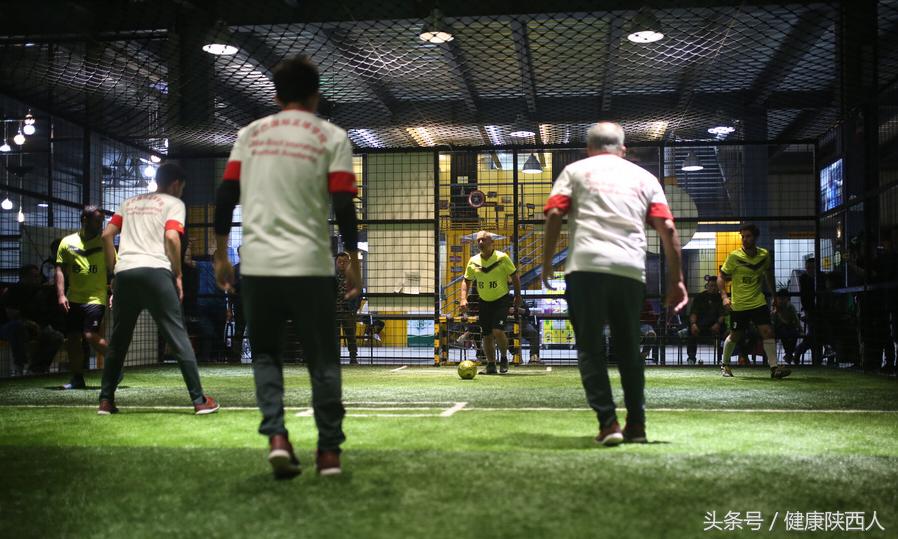 斗牛大赛铁笼,铁笼足球比赛完整视频