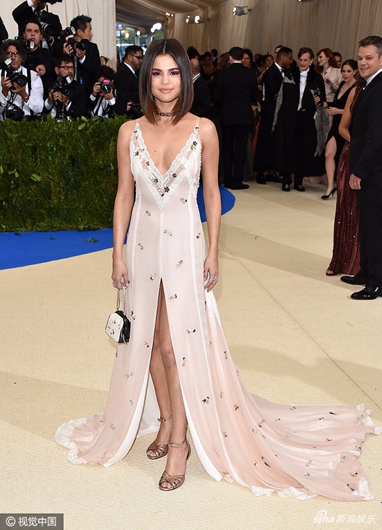 大幂幂大表姐美得稳妥可我更喜欢“玩很大”的日日和水果姐！