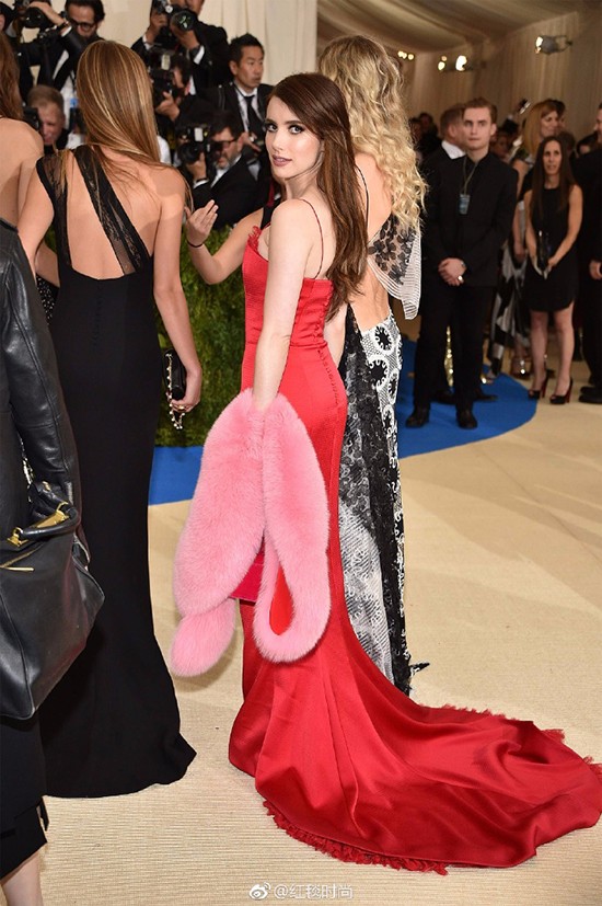 大幂幂大表姐美得稳妥可我更喜欢“玩很大”的日日和水果姐！