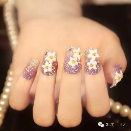 指甲有竖纹变脆是怎么回事,脚大脚趾甲变厚变脆是什么原因