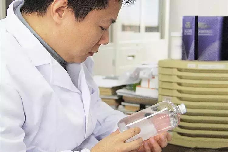 为了自己的皮肤，这位小伙却在“毁容线”上，寻找了3300公里