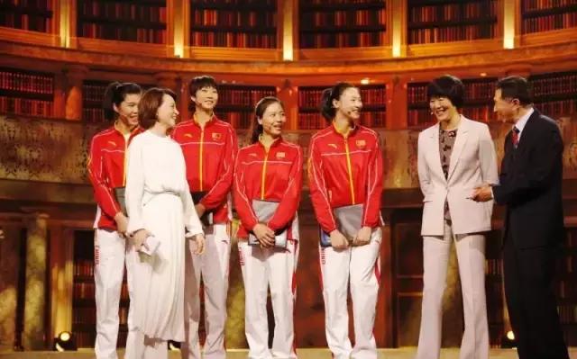 惠若琪魏秋月徐云丽探班中国女排,开讲啦女排队长惠若琪丁霞袁心玥