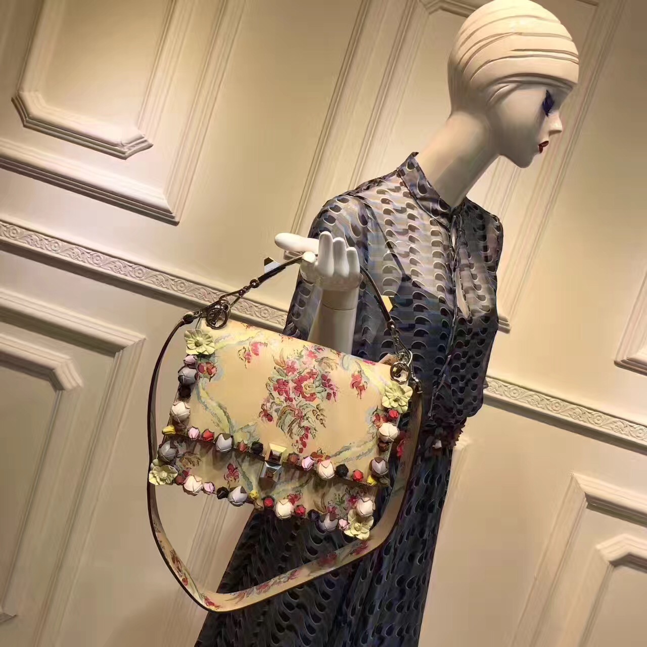 fendi包包大中小,fendi包经典款