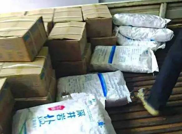 臭脚可以用盐水泡脚吗,臭脚用盐有用吗