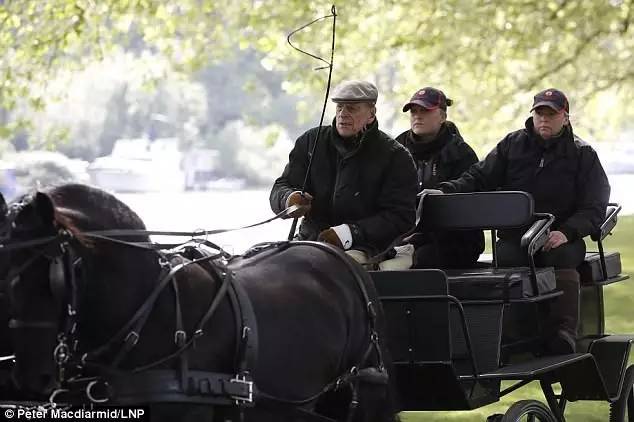 为了女王放弃王位继承权,为女人放弃王位的英国国王