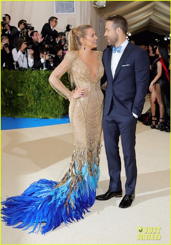 大幂幂大表姐美得稳妥可我更喜欢“玩很大”的日日和水果姐！