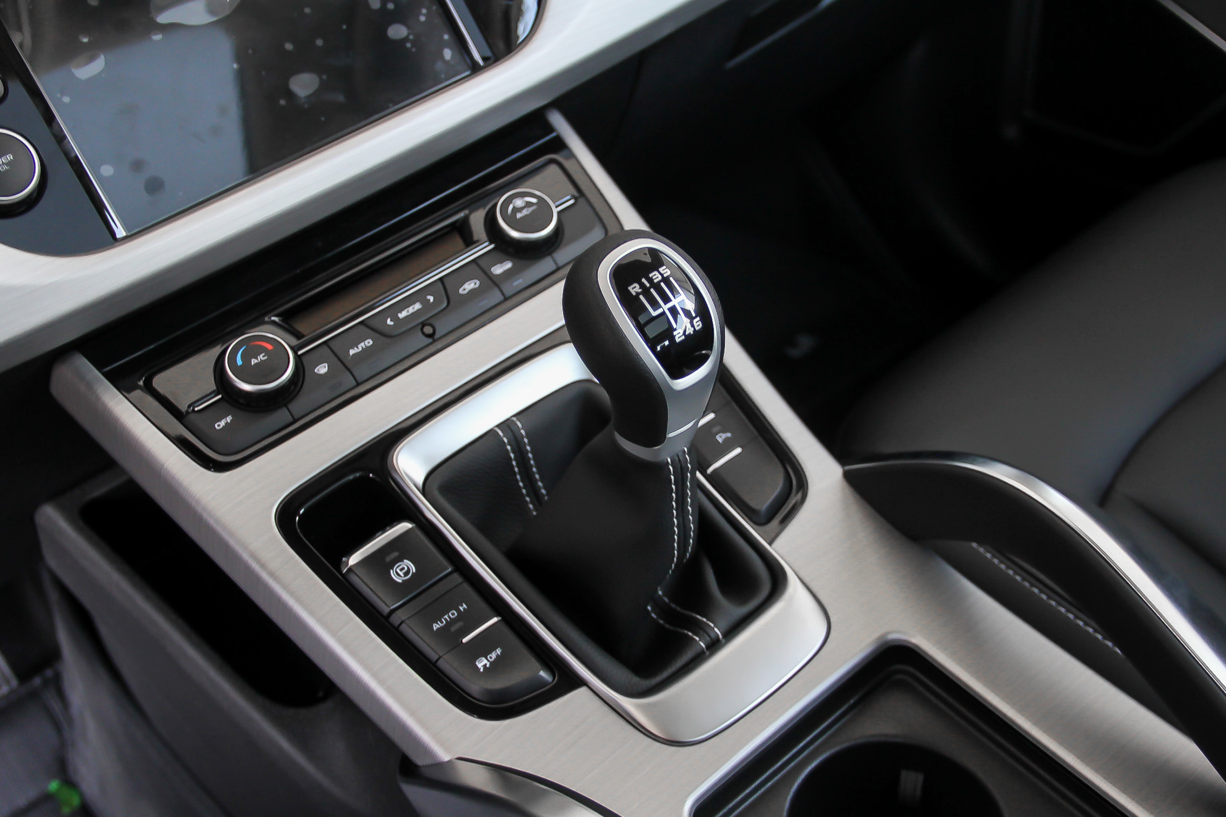 吉利汽车每天推荐好车,吉利博越自动挡2021款落地价suv