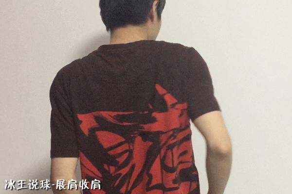 羽毛球杀球过程中挥拍是放松的吗,羽毛球如何挥拍不伤手腕与肘关节