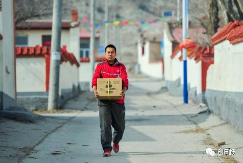 刘强东点名快递小哥月入8万,刘强东说给快递小哥工资翻倍