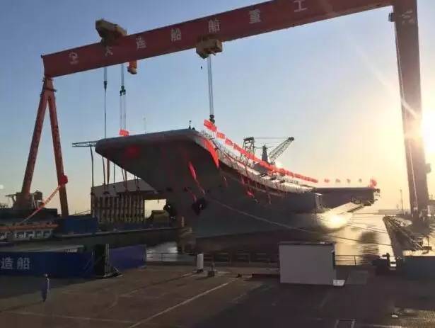 第一艘航母下水后的事件,新航母下水时险些沉没的视频