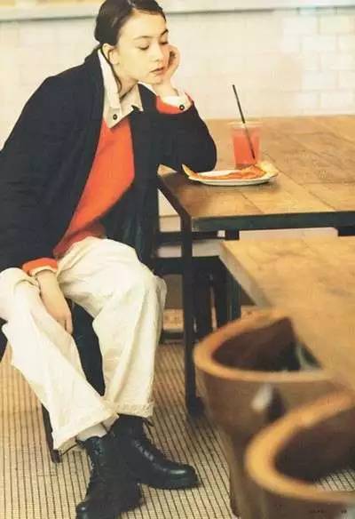 人见人爱！这个BOY风少女有点cool！